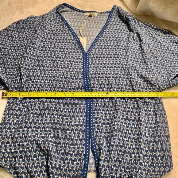 NWT Max Studio Top XS Kimono Style Top 100% Rayon Blue Shades White Short Slvs - Picture 15 of 16